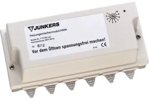 Mischermodul von Bosch mit mehreren Anschlussmöglichkeiten und drehrädriger Einstellung für Heizsysteme, montiert auf hellem Hintergrund.